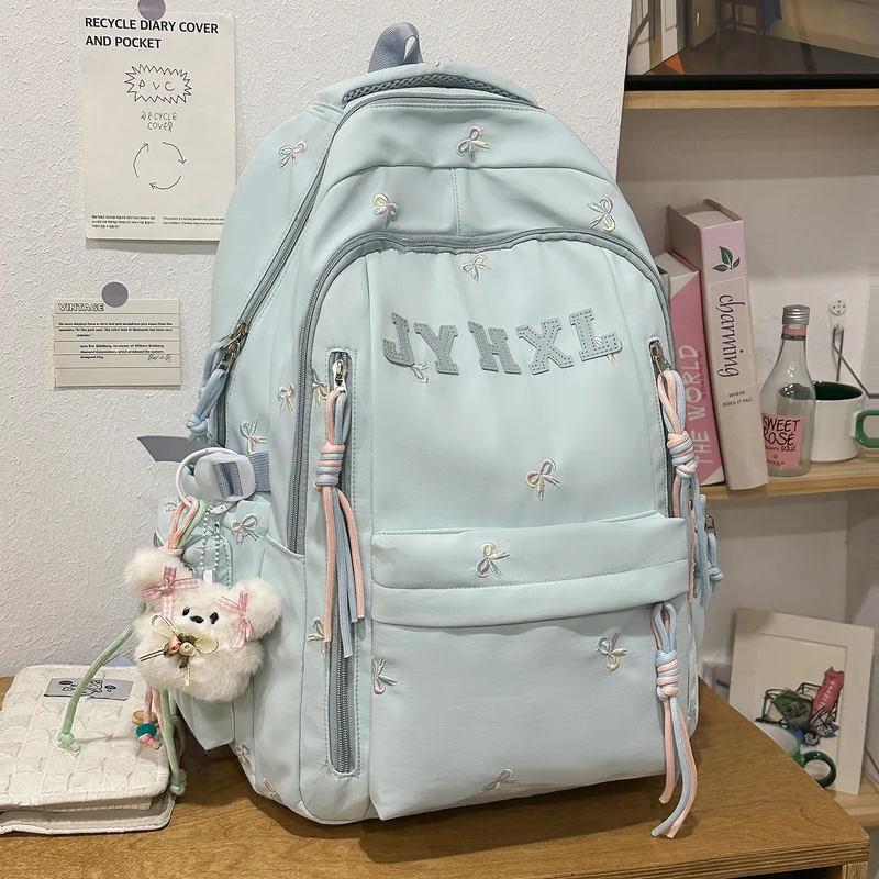 Dekorativer gestickter Rucksack Karnz