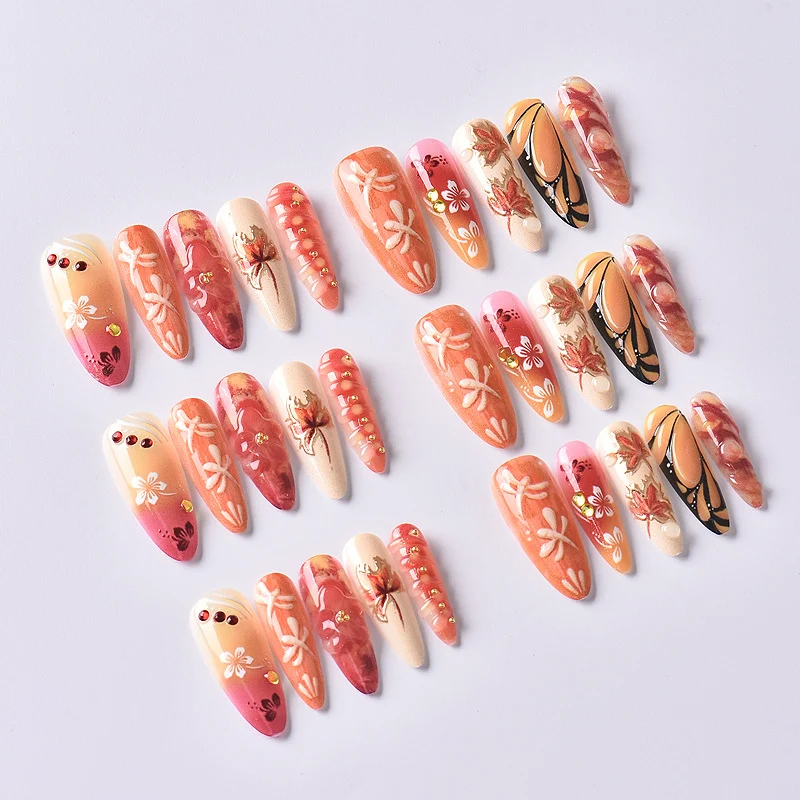 Künstlerisches Nagelkunst-Design-Set mit herbstlichen Blättern