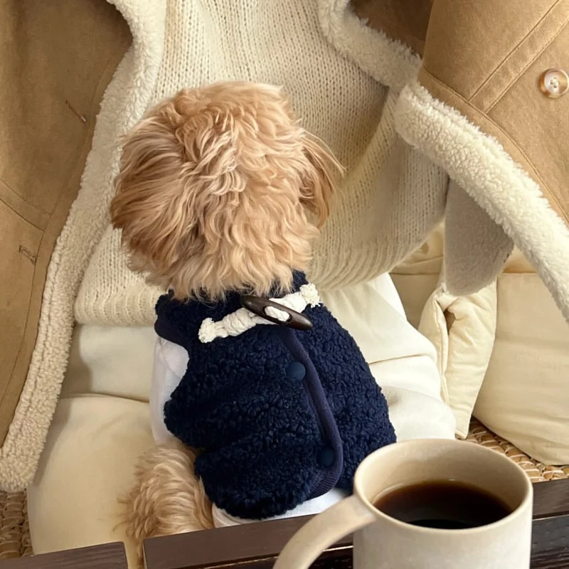 Sherpa-Fleece-Hundeweste mit Knopfverschluss und Harness-Schlitz