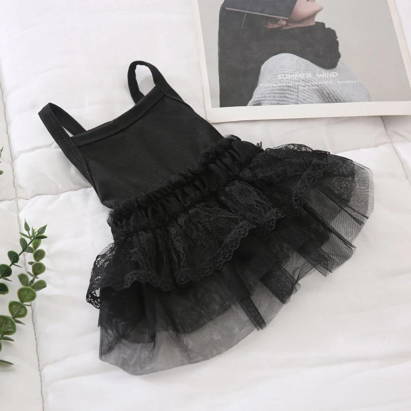 Säuglings-Tüllkleid mit Spitzenbesatz und Stufenärmelchen