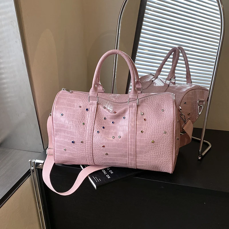 Moderne Reisetasche mit strukturierter Oberfläche und vielseitigem Innenraum Skanto