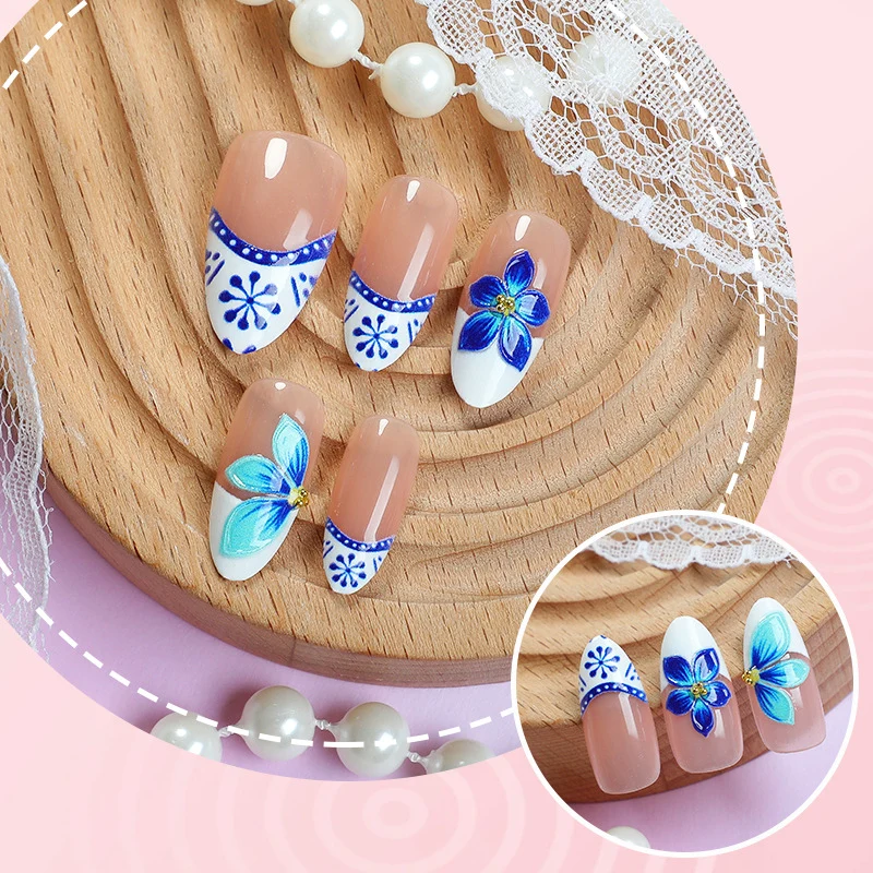 Künstlerisch floral dekoriertes Press-on-Nagelset