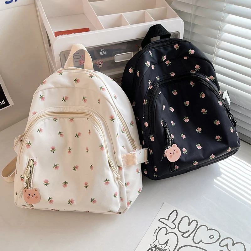 Niedlicher floral bestickter Mini-Rucksack Karnz