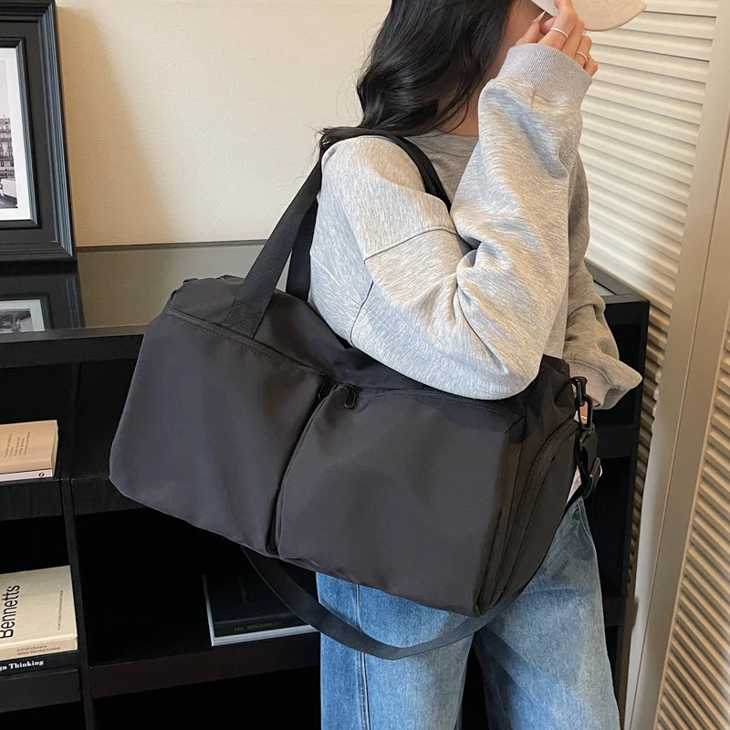 Sportliche Reisetasche mit erweiterbaren Taschen Skanto