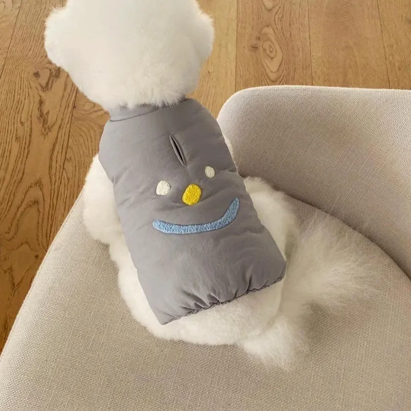 Gepolsterte Puffer-Hundeweste mit besticktem Smiley-Gesicht und Rücken-Harness-Slot