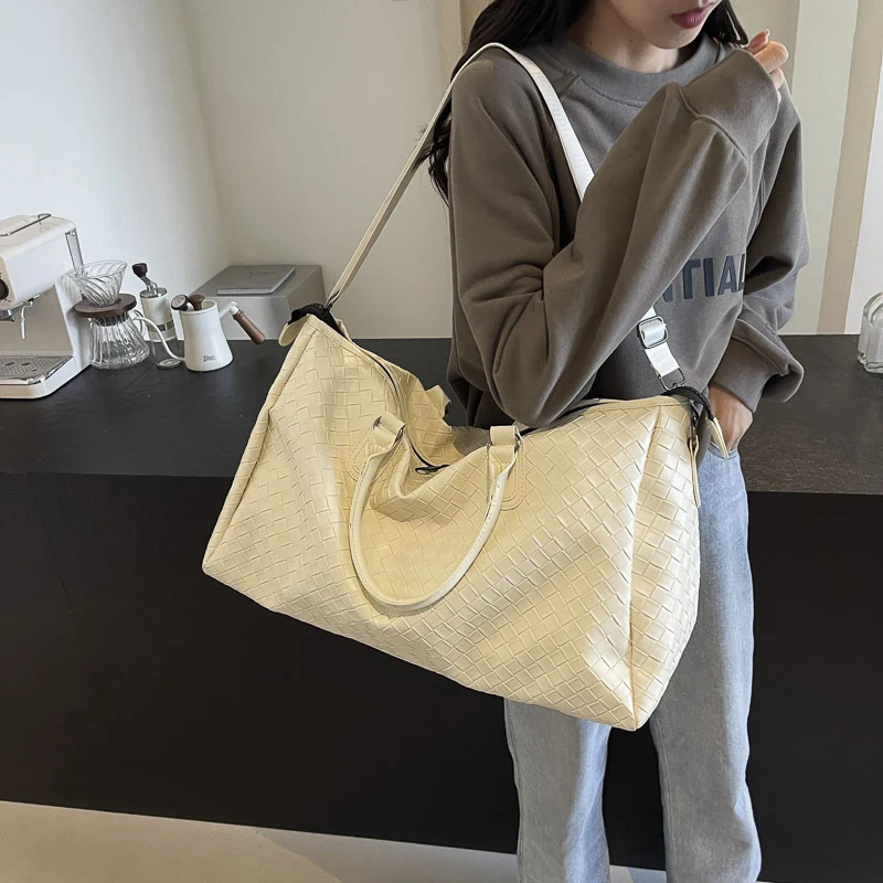 Handgefertigte Reisetasche aus geflochtenem Leder Skanto