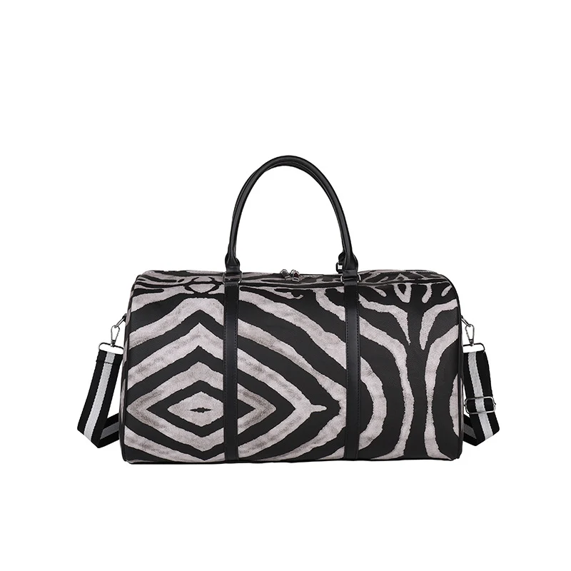 Sportliche Reisetasche im trendigen Zebra-Print Skanto