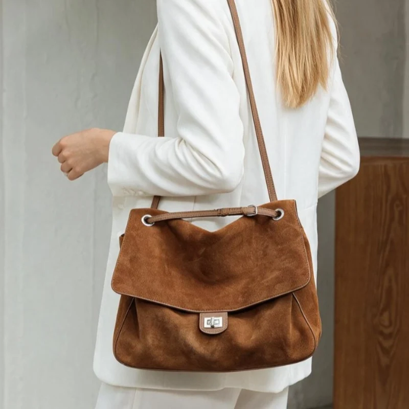 Suede Schulter Tote Bag mit Klappe und Drehverschluss