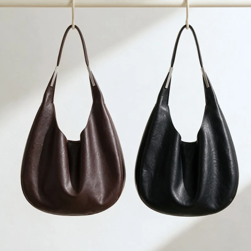 Weiche genarbte schlaffe Hobo-Schultertasche mit Metallbesatz-Griff