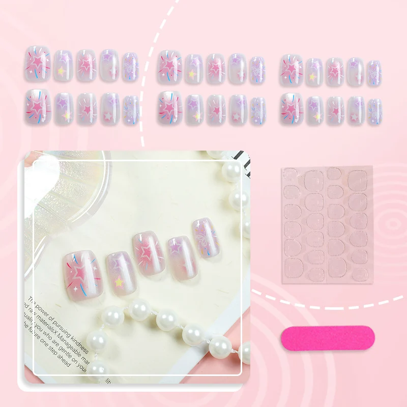 Künstlerisches Press-On-Nagelset mit himmlischen Designs