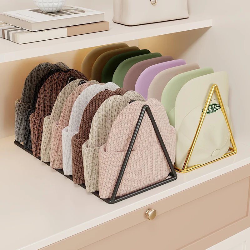 Dreieckiger Gold Metall Multi-Slot Mütze und Strickmützen Organizer Regal