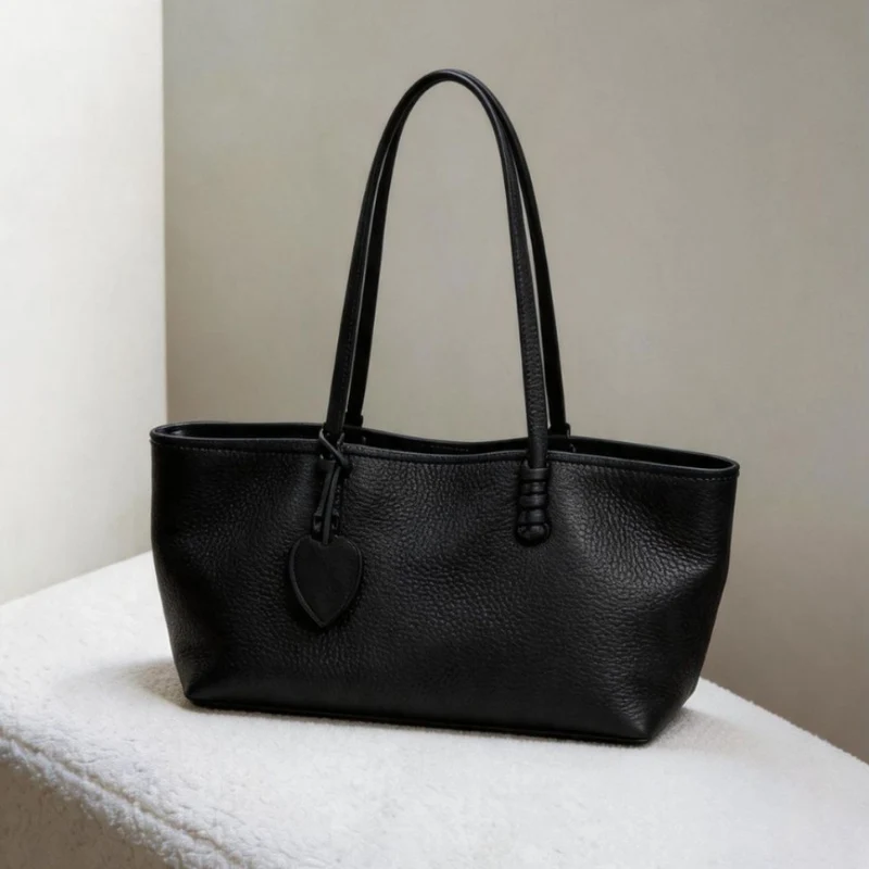 Kügeliges Kunstleder rechteckige Tote-Tasche mit langen Kordel-Schulterriemen und Herz-Anhänger