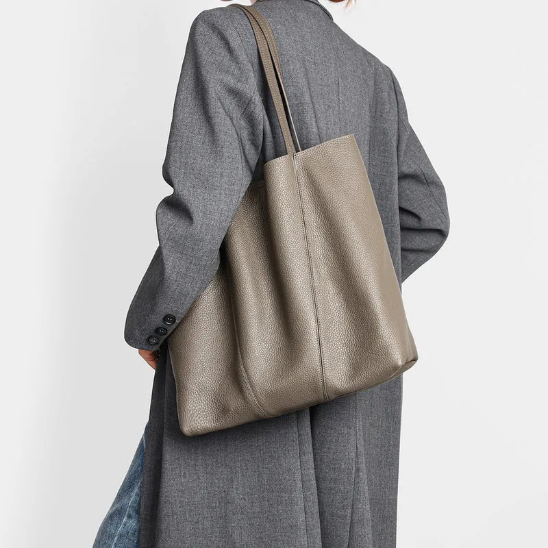 Oversized gepunktete Leder-Slouch-Tasche mit langen Schulterriemen