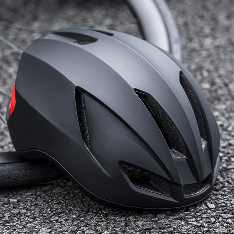 Stromlinienförmiger Pendler-Fahrradhelm Skanto