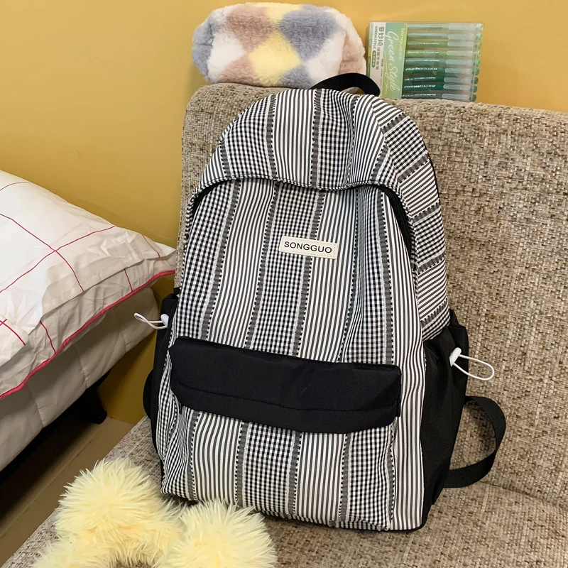 Stylischer gestreifter Design-Rucksack Karnz