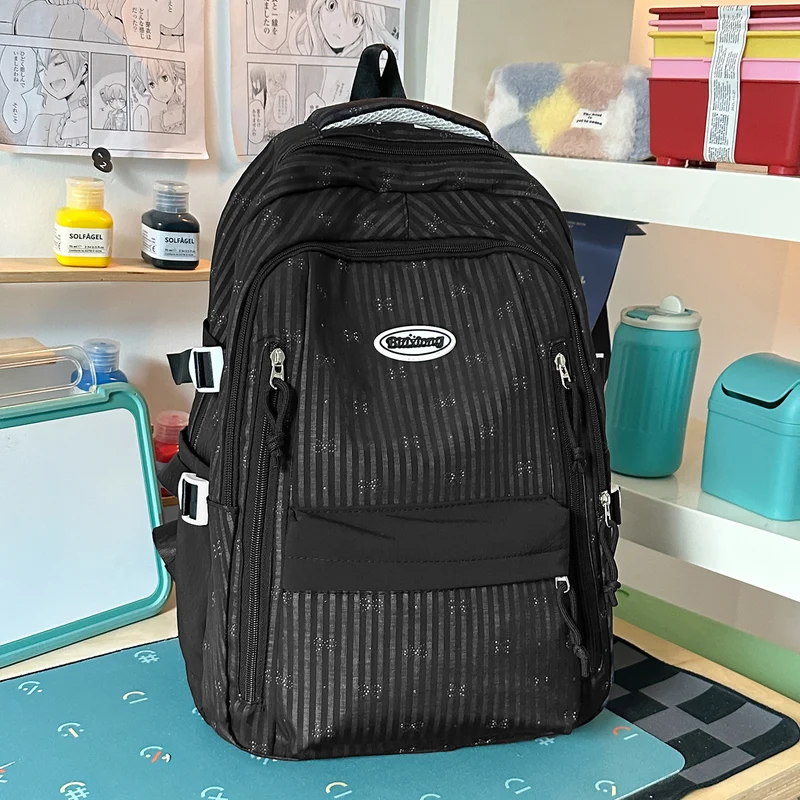 Stylische gestreifte Rucksack Karnz