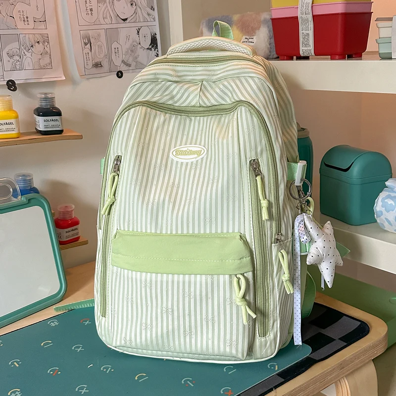 Stylische gestreifte Rucksack Karnz