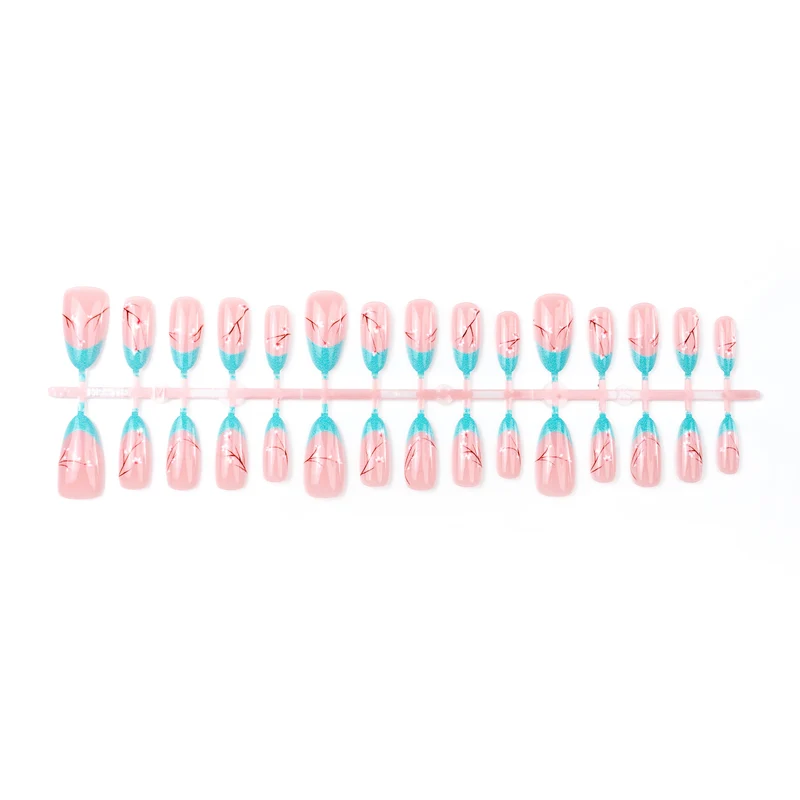 Künstlerische Press-On Nägel mit floralem Design