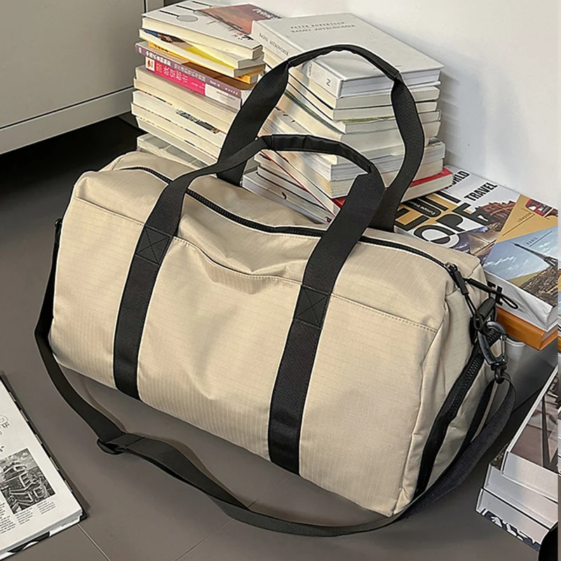 Sportliche Reisetasche mit verstärktem Tragesystem und sicherem Innenfach Skanto