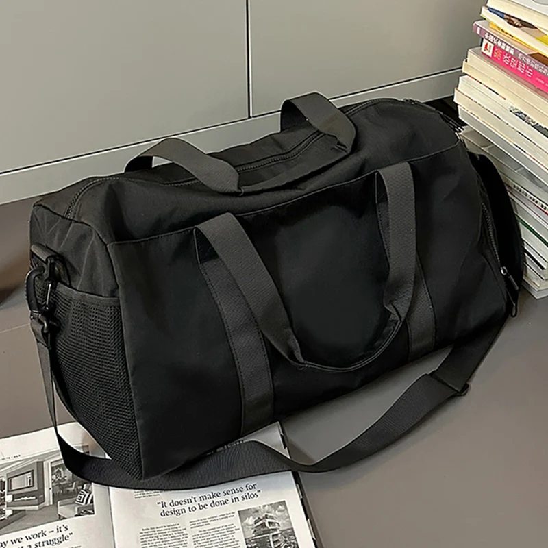 Sportliche Reisetasche mit verstärktem Tragesystem und sicherem Innenfach Skanto
