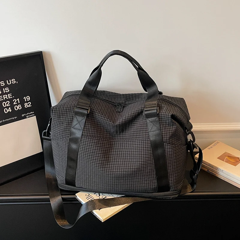 Sportliche Reisetasche mit praktischem Stauraum und verstellbaren Schultergurten Skanto