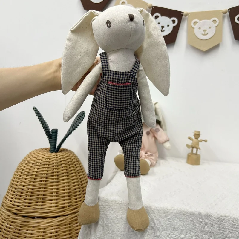 Weiche Vintage-Stil Langohren Stoffkaninchen Puppe in Karierter Latzhose