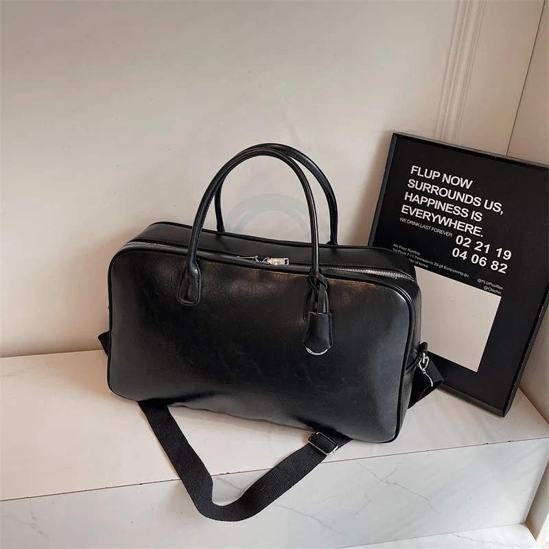Elegante und geräumige Reisetasche aus Kunstleder Skanto