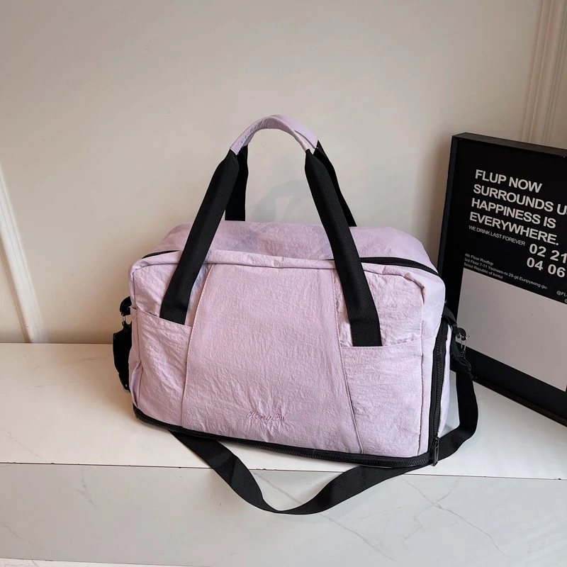 Sportliche Reisetasche mit innovativem Stauraum Skanto