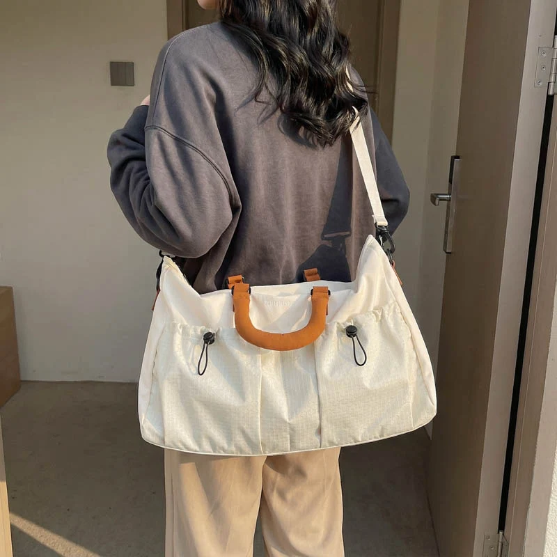 Handtasche im urbanen Design mit vielseitigen Fächern Skanto