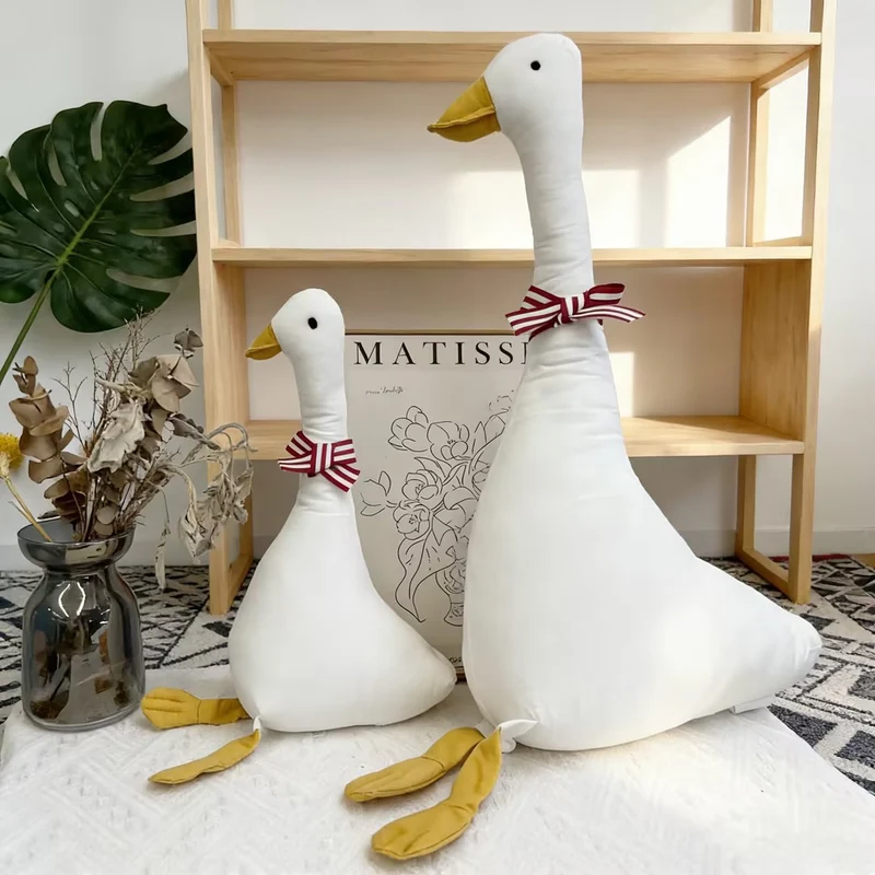 Übergroßes Leinen-Style Gänseplüschkissen mit langem Hals und dekorativer Schleife
