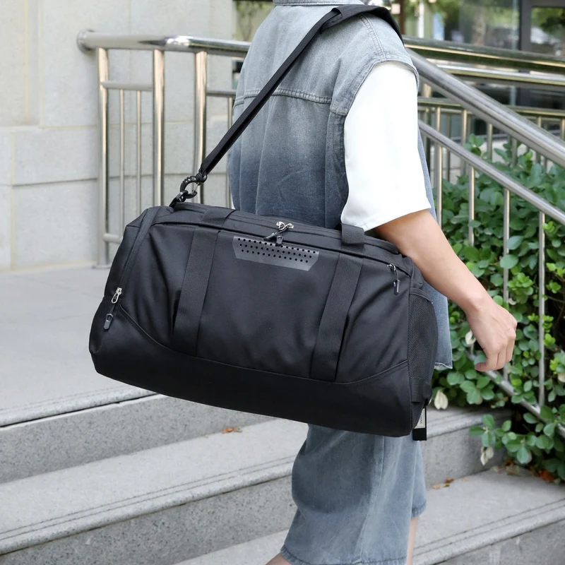Sportliche Reisetasche mit isoliertem Fach Skanto