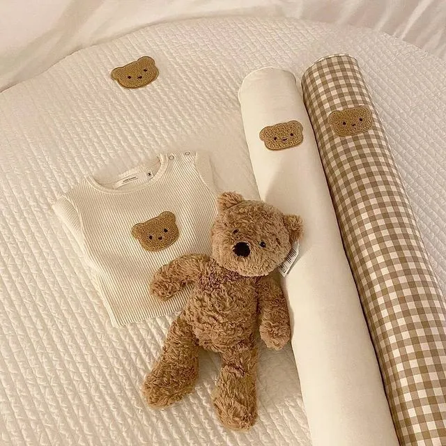 Langes Gingham Wiegenstützkissen für die Babyzimmerunterstützung