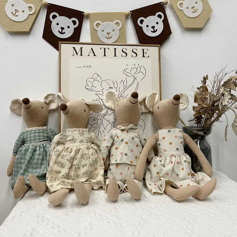 Handgefertigte Leinen-Elefant-Plüschpuppe mit langen Gliedmaßen und gepunktetem Baumwollkleid