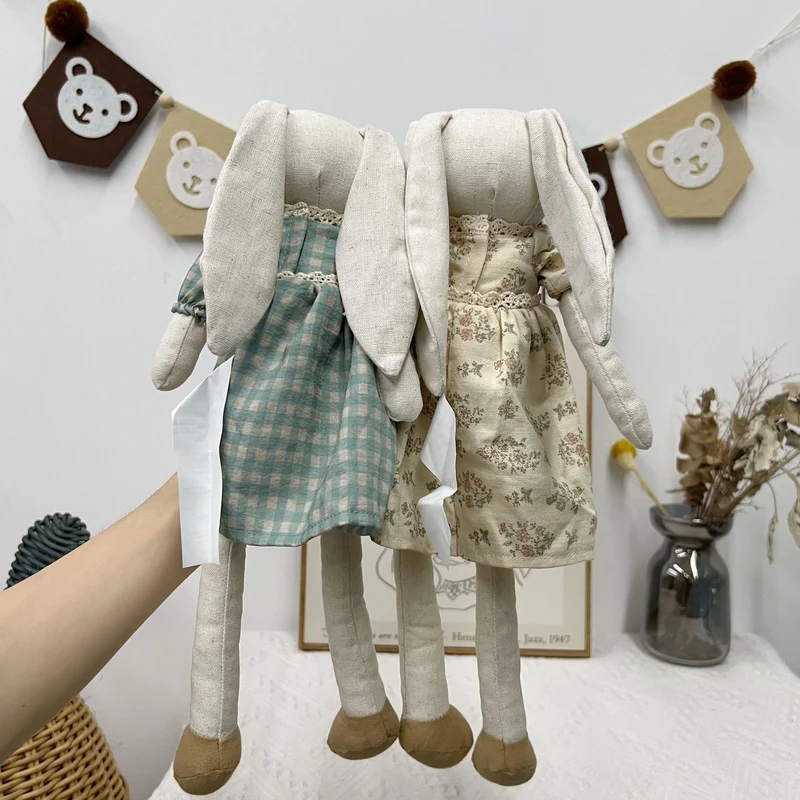 Handgefertigte Leinenhase-Rag Doll mit langen Ohren und Gingham-Kleid