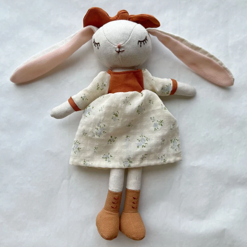 Handgefertigte Leinenhase-Rag Doll mit langen Ohren und Gingham-Kleid