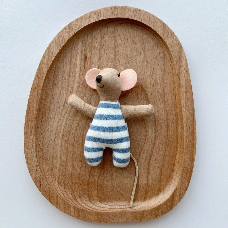 Minimalistische gestreifte Baumwollmaus-Decke aus Plüsch mit Filzohren und -schwanz