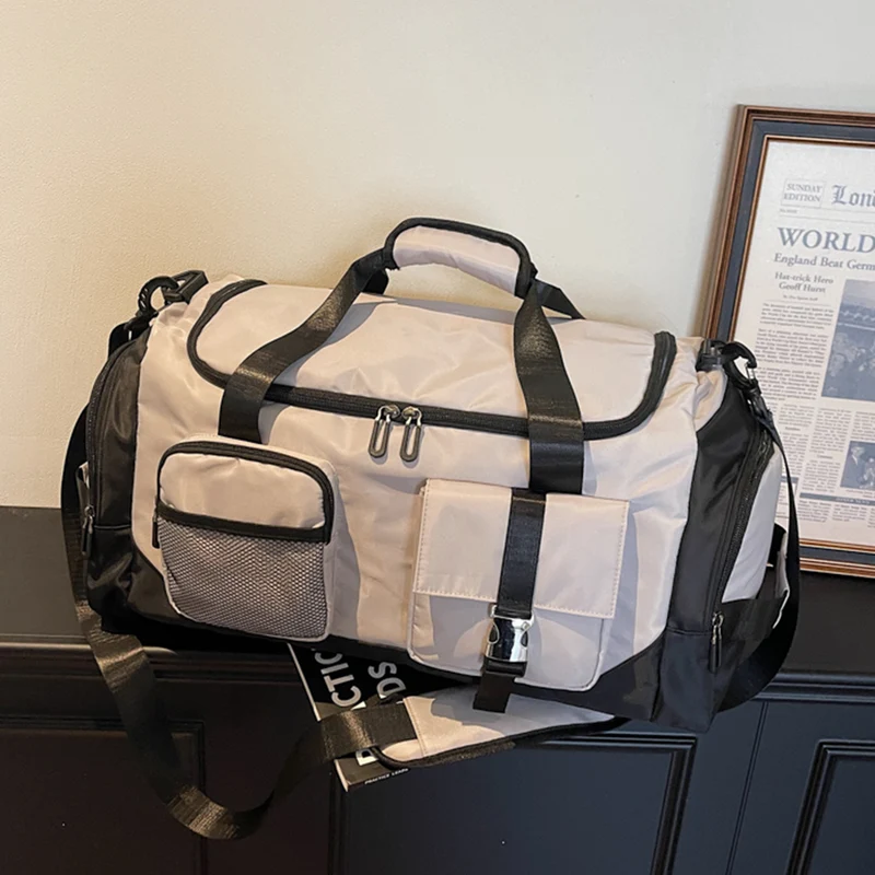 Sportliche Multifunktions-Reisetasche mit Außentasche Skanto