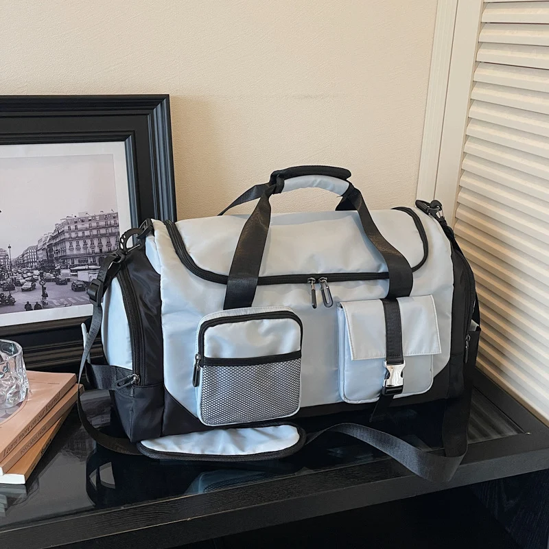 Sportliche Multifunktions-Reisetasche mit Außentasche Skanto