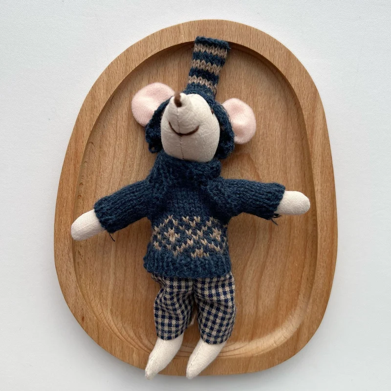 Handgefertigte Baumwolle Maus Puppe mit gehäkeltem Blumenkleid