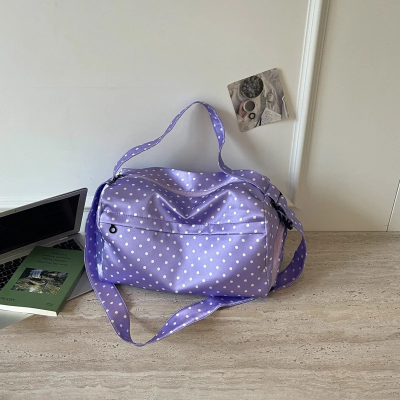 Moderne Sport- und Reisetasche mit Polka-Dot-Design Skanto