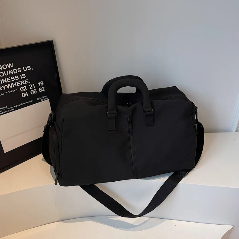 Moderne Reisetasche mit vielseitigen Trageoptionen Skanto