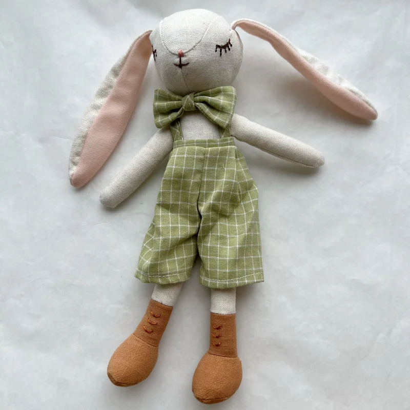 Erbstück-Stil Schlappohr Häschen Puppe mit geschichteter Leinenkleid