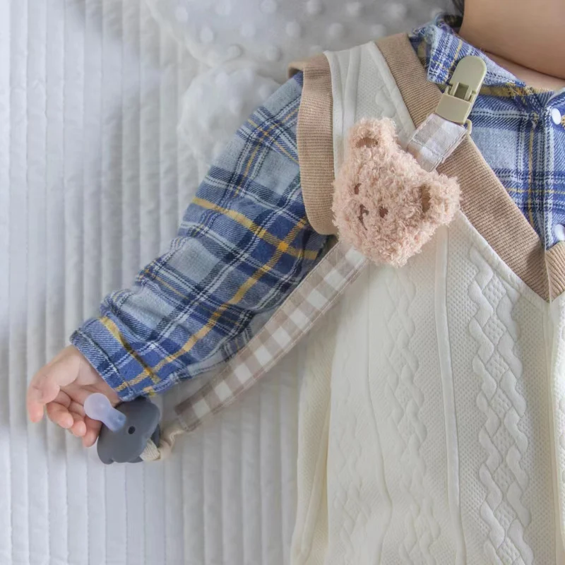 Blumenkleidungs-Schnullerclip mit Gingham-Baumwollgurt