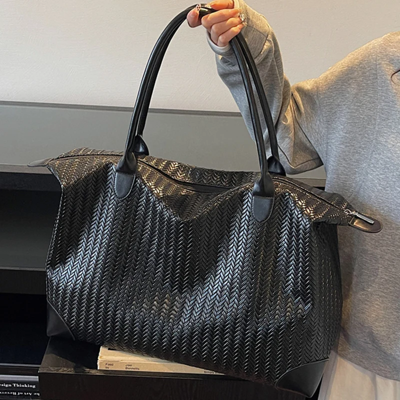 Luxuriöse Reisetasche im modernen Zickzack-Muster Skanto