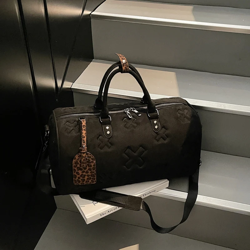 Sportliche Reisetasche mit trendigem Design und praktischen Fächern Skanto