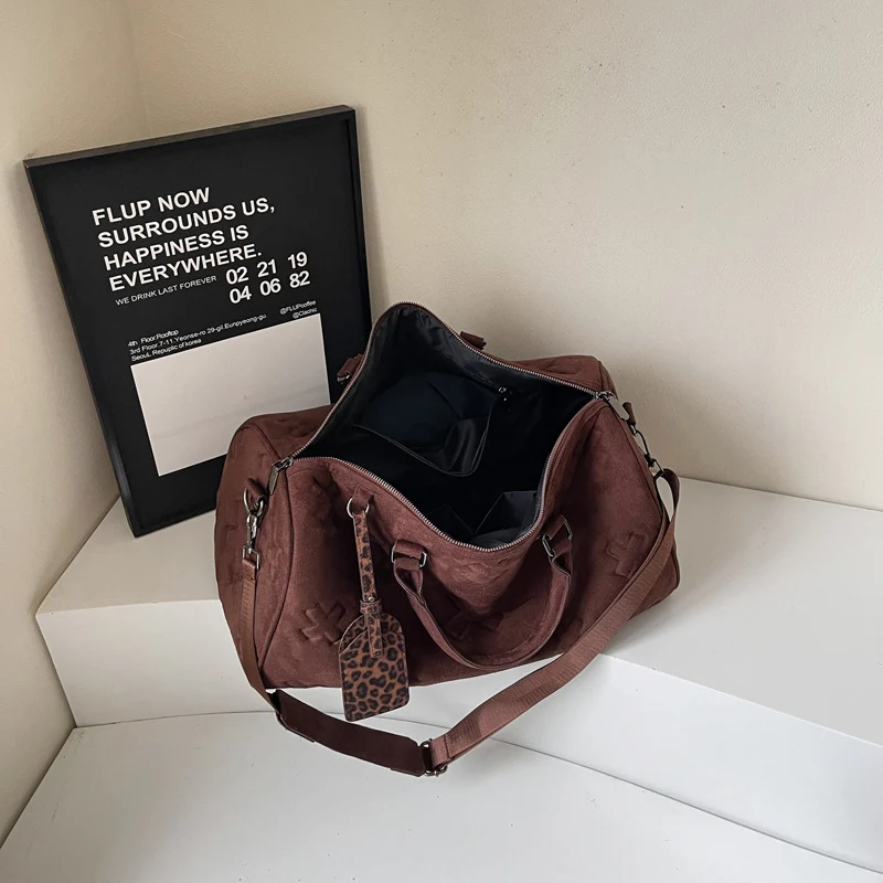 Sportliche Reisetasche mit trendigem Design und praktischen Fächern Skanto