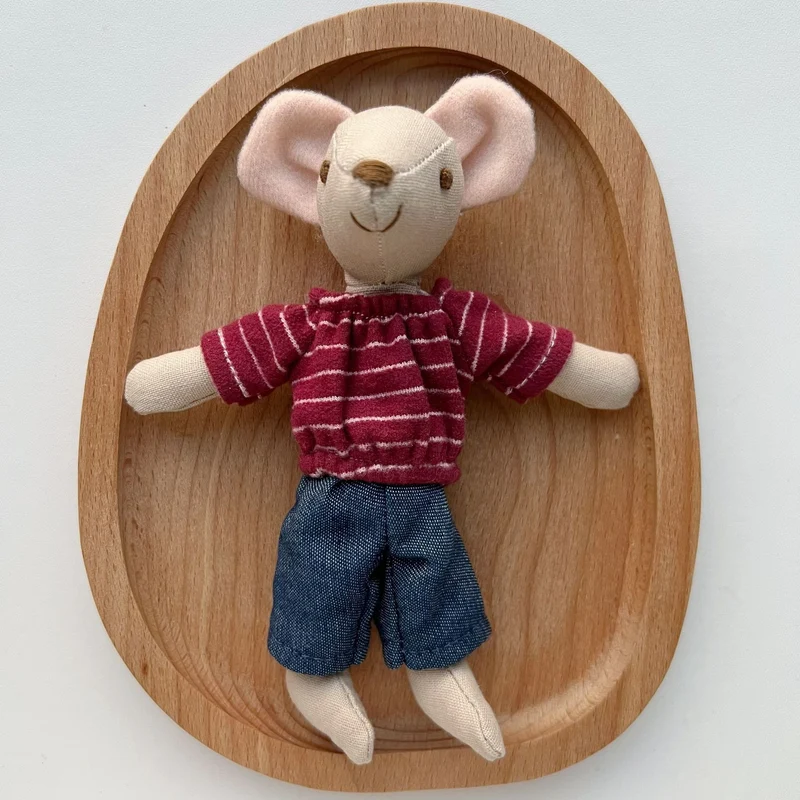 Handgefertigter Organic Cotton Langbein Bunny Plüsch mit besticktem Overall