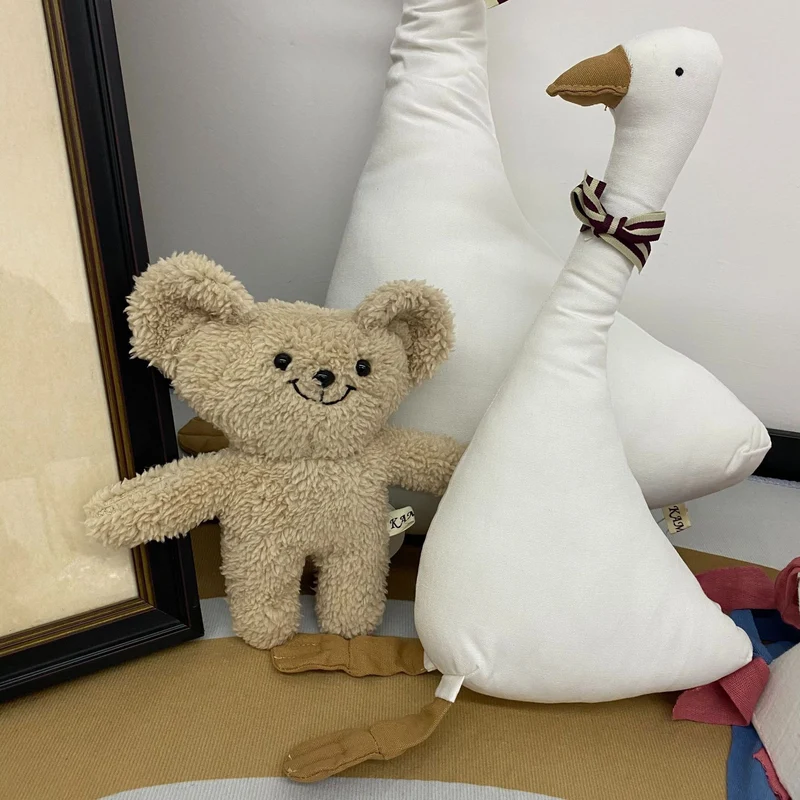 Handgemachte Leinen-Plüsch-Hasenpuppe mit Fliege und abnehmbaren Latzhosen
