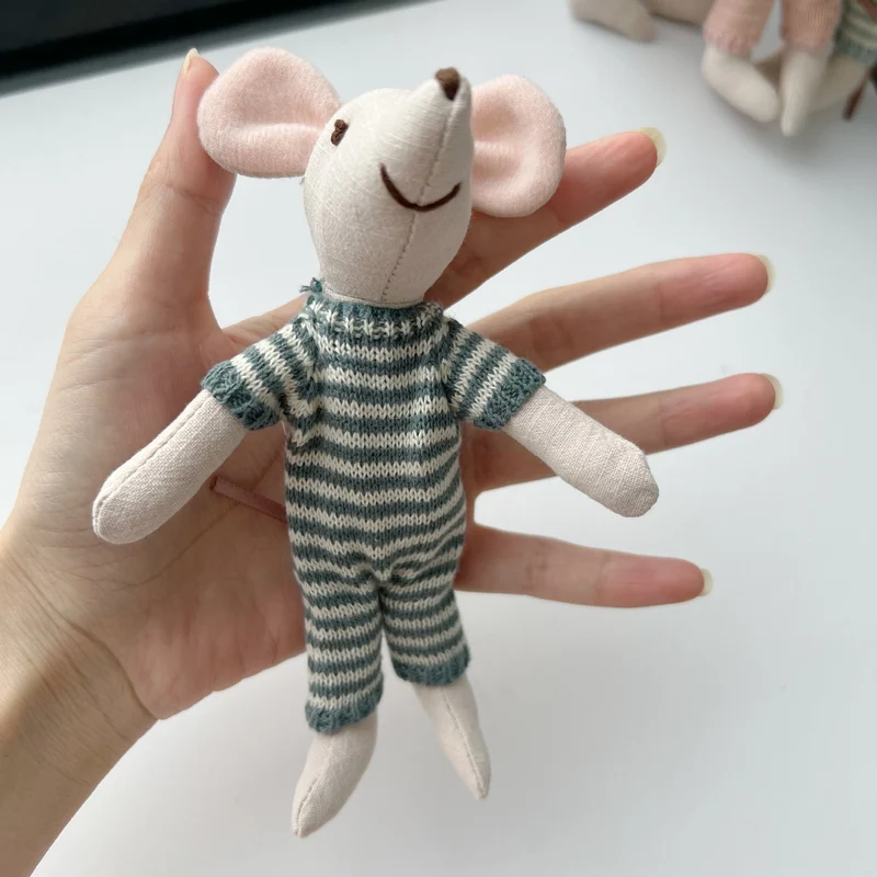 Handgemachte Leinen Lange-Glied-Bunny-Puppe mit gesticktem Karotten-Overalls
