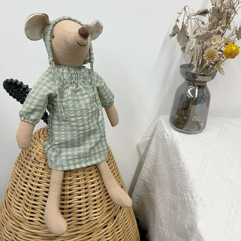 Handgemachte Leinen Langbein Hase Stofftier mit gesticktem Overall